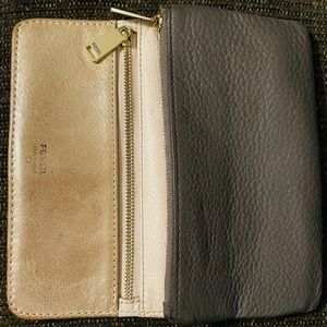 Lightly used Women’s Fossil wallet